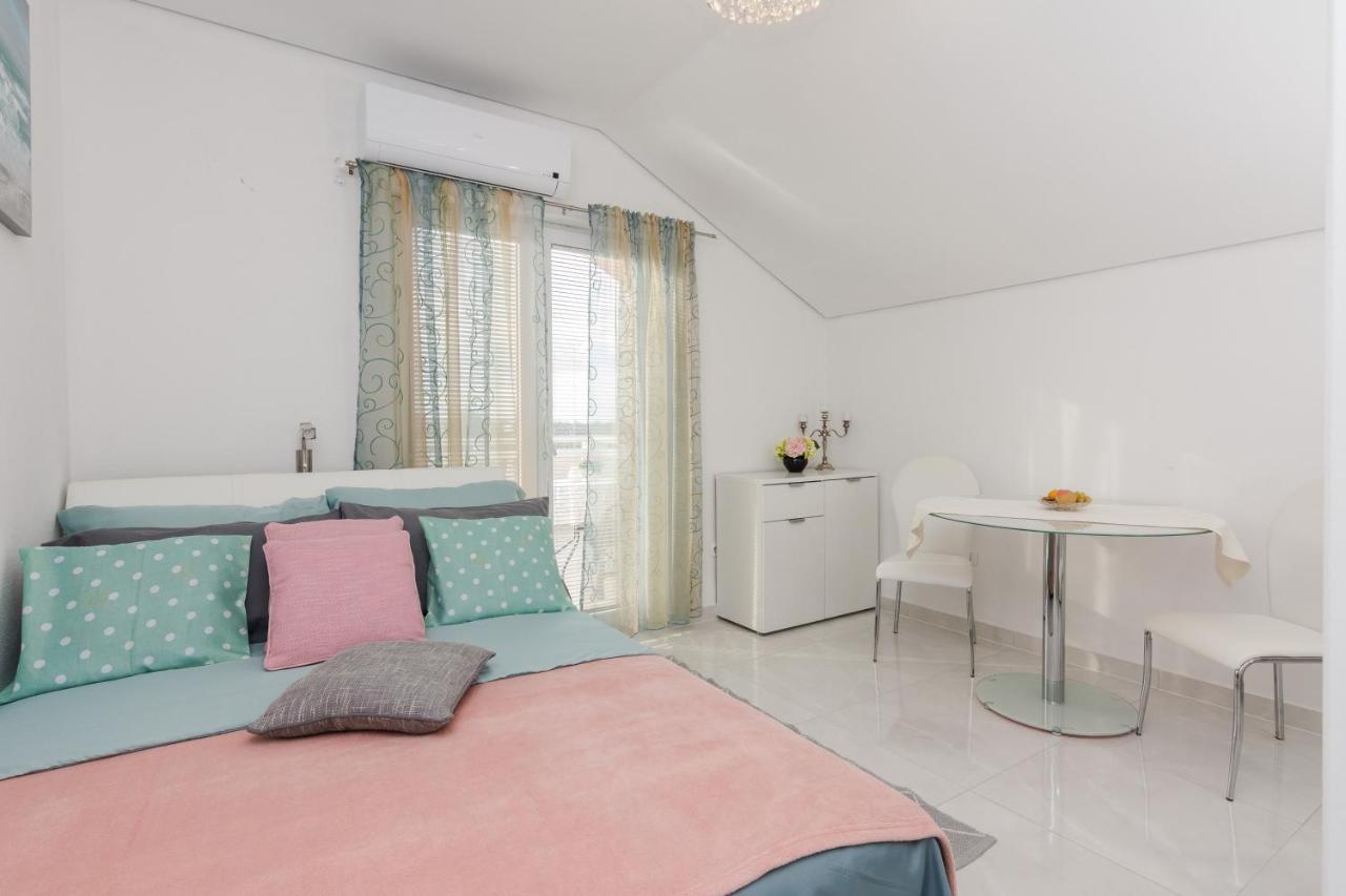 Villa Flora Maris Apartments Привлака Экстерьер фото